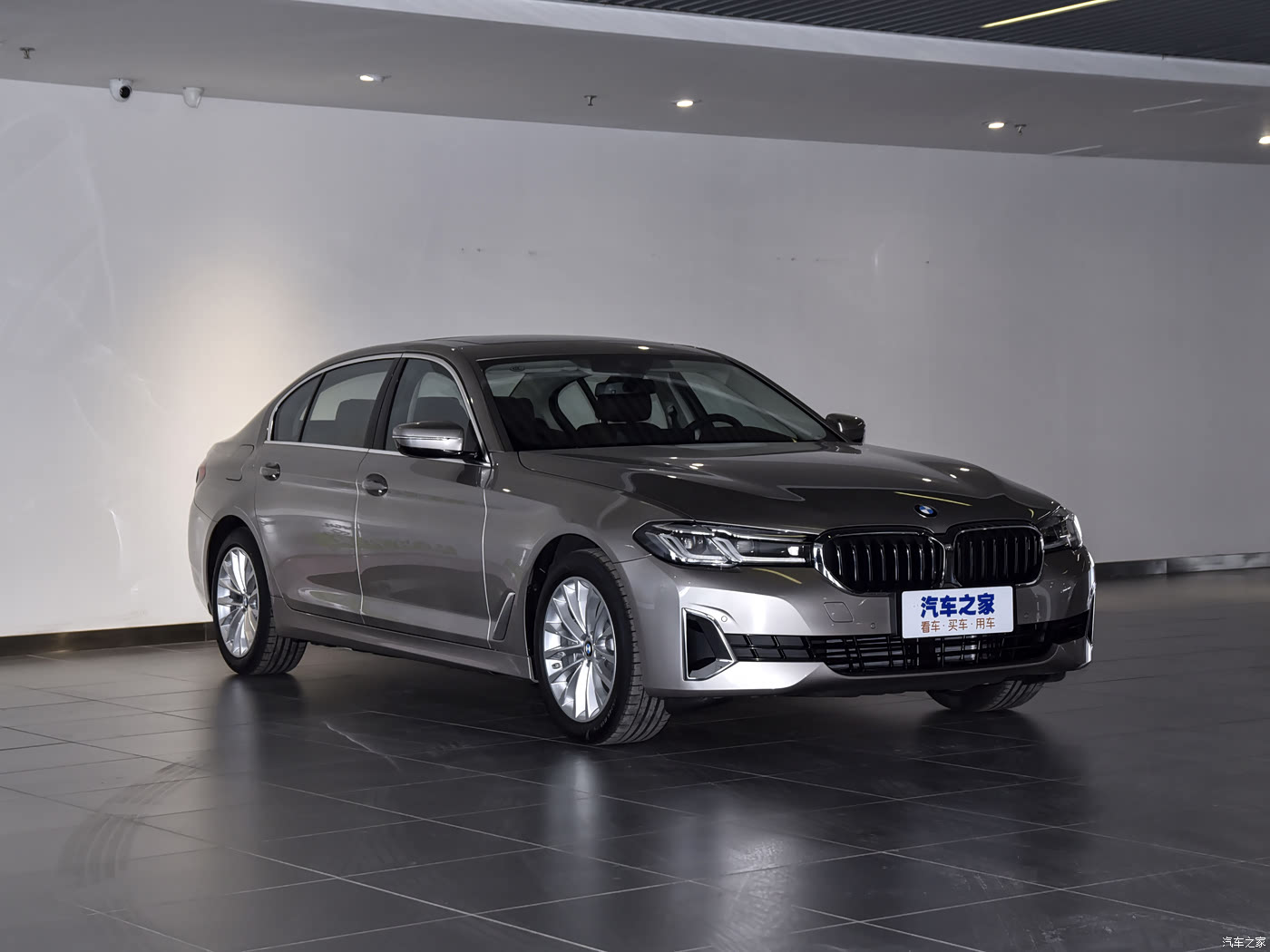 汽车之家>汽车图片>宝马>宝马5系新能源>2021款改款535le豪华套装>