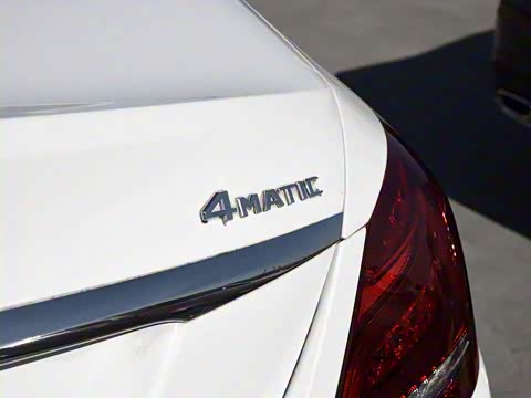 2017�� C 200 L 4MATIC �˶���