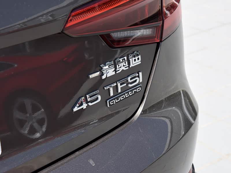 一汽-大众奥迪 奥迪a4l 2017款 plus 45 tfsi quattro 风尚型