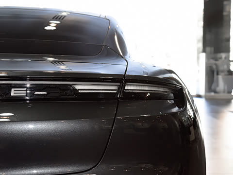 2019�� Taycan 4S