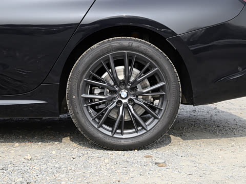 2021�� �Ŀ� 325i M�˶���ҹ��װ