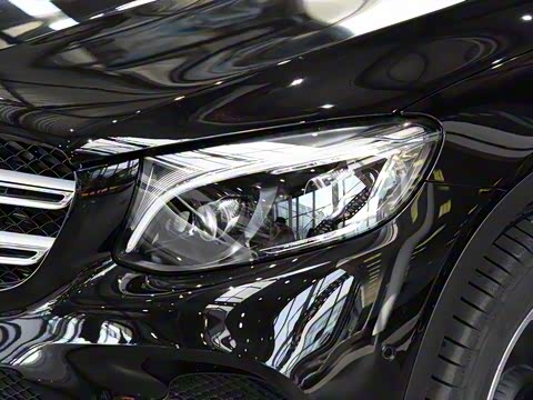 2018�� �Ŀ� GLC 300 4MATIC ������