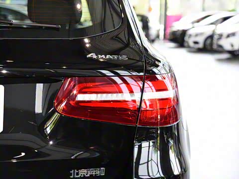 2018�� �Ŀ� GLC 300 4MATIC ������