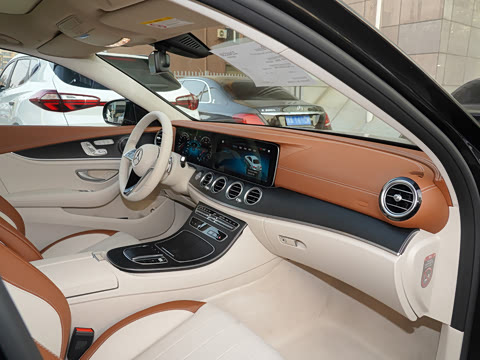 奔驰_奔驰e级中控方向盘图片大全_马鞍棕/玛奇朵米色_汽车图片_汽车之