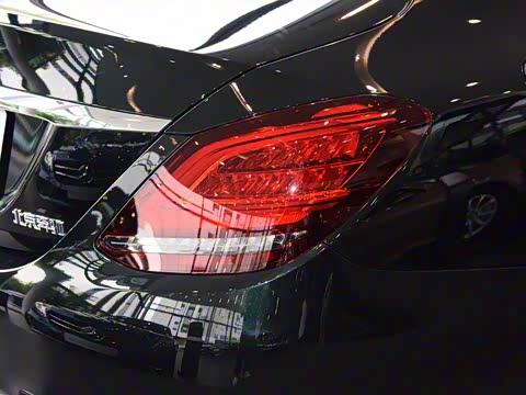 2020�� �Ŀ� C 260 L �˶���