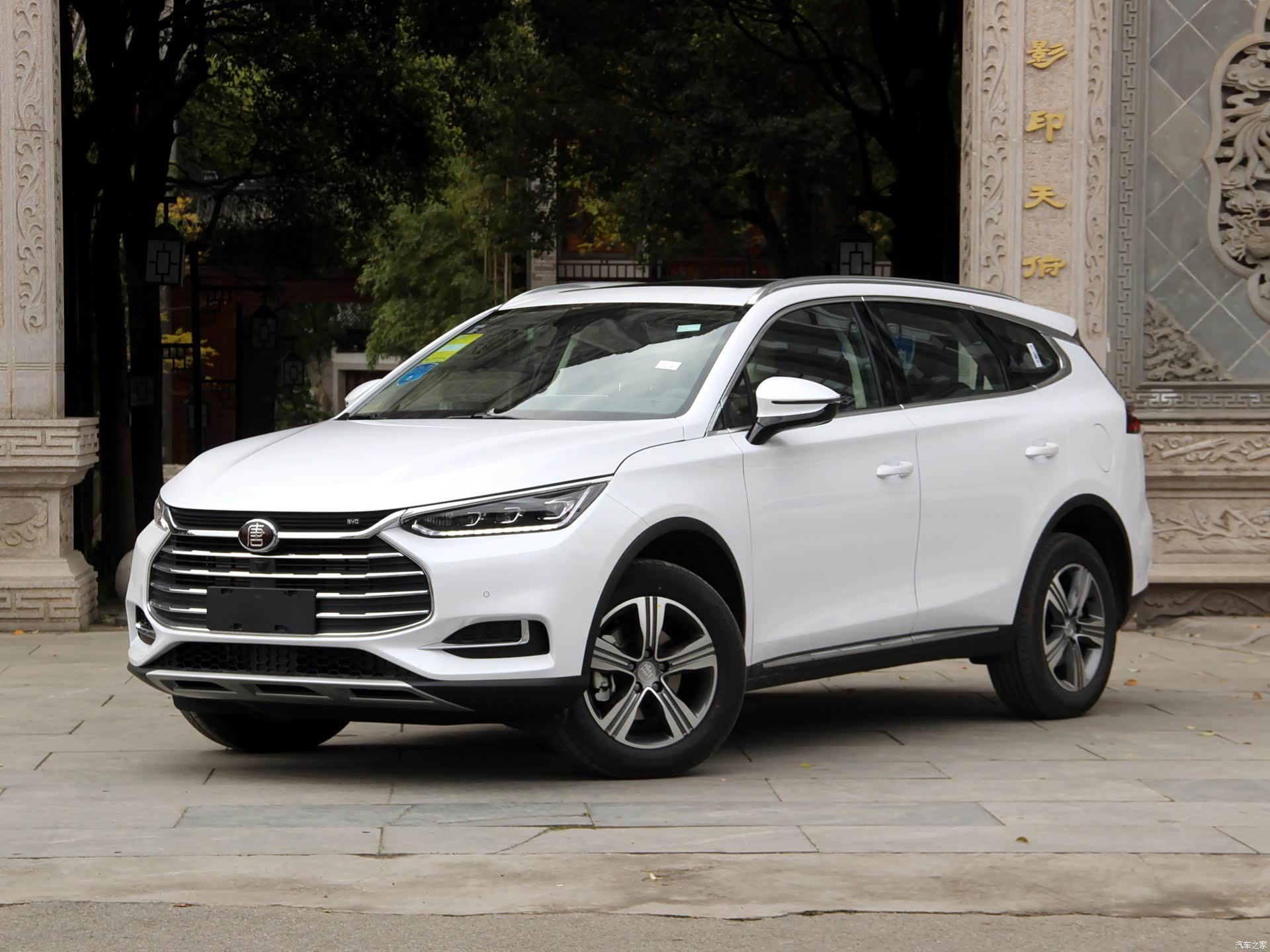 2018款 2.0t 自动智联尊驭型 5座 国v