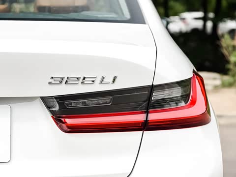 2020�� 325Li �׷���