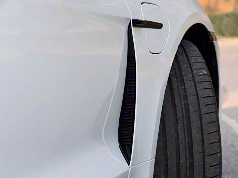 2019�� Taycan Turbo S