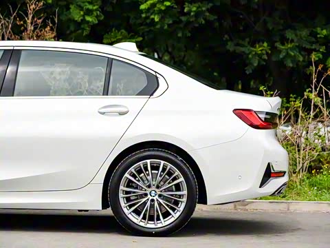 2020�� 325Li �׷���