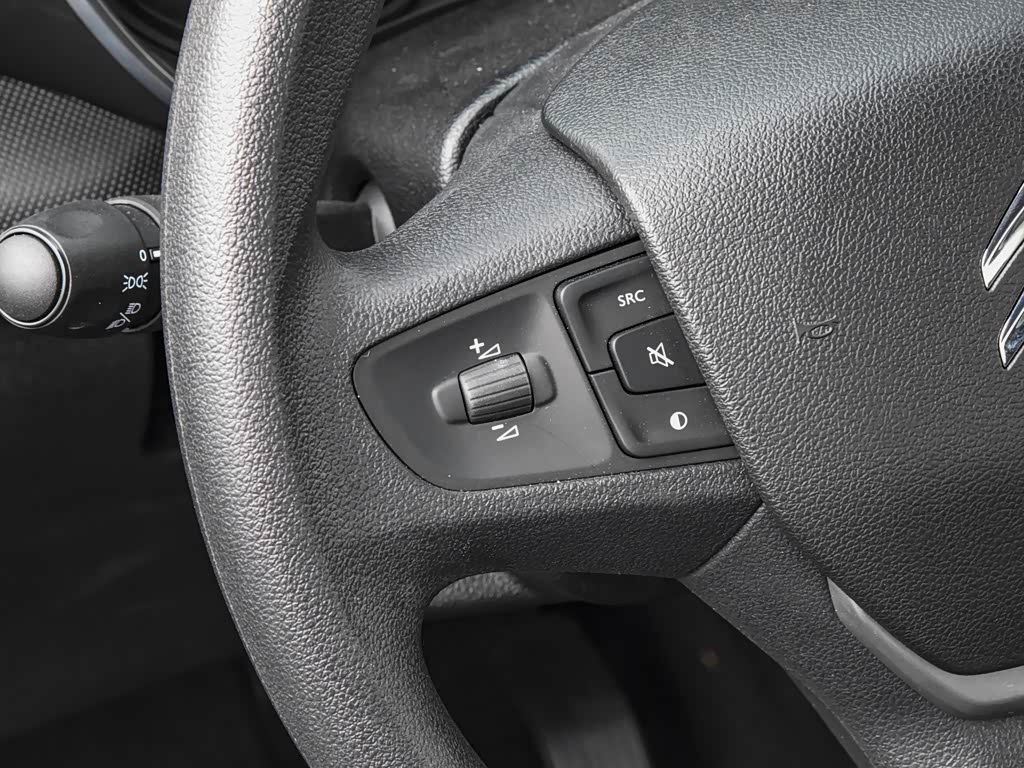 Citroen C3L, Седан: фото поколения