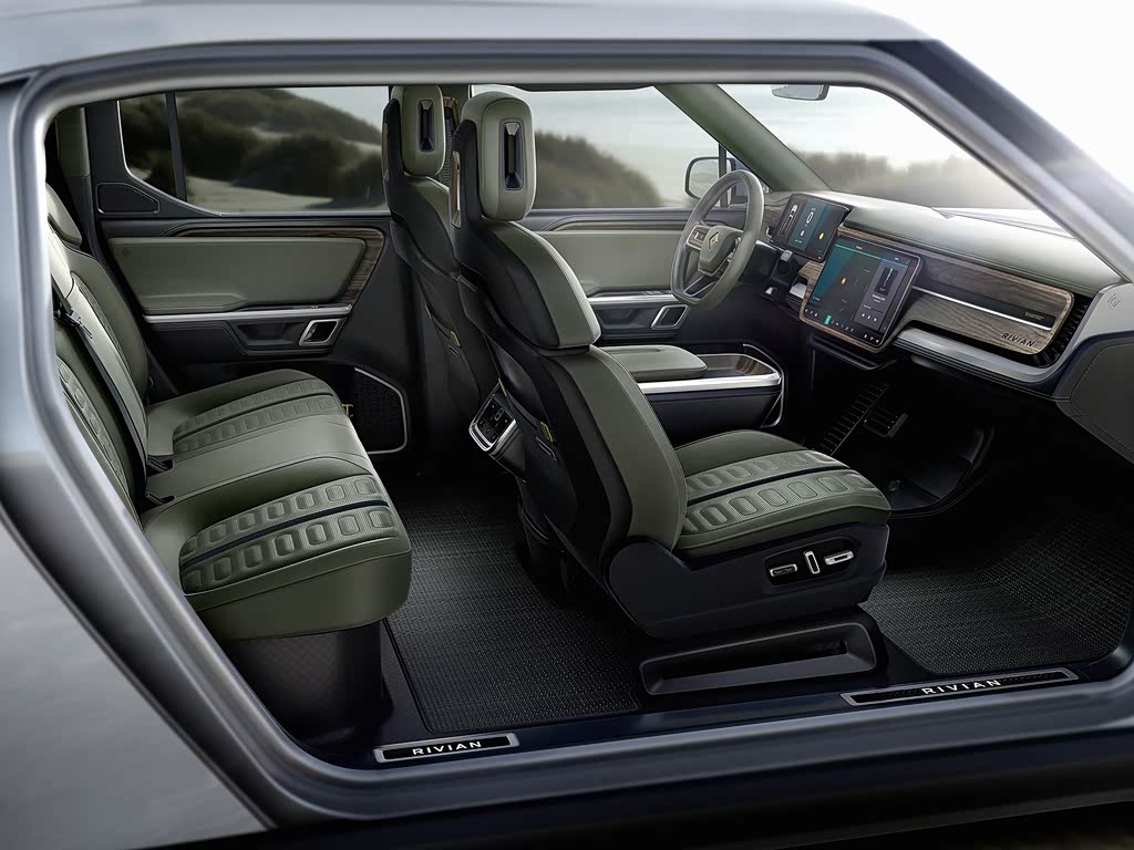 Rivian R1T, Пикап Двойная кабина: фото поколения