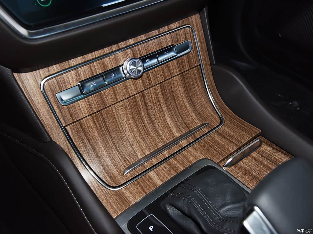 查看高清图 79 列表模式 分类: 外观颜色: 内饰颜色: 棕色(344张)