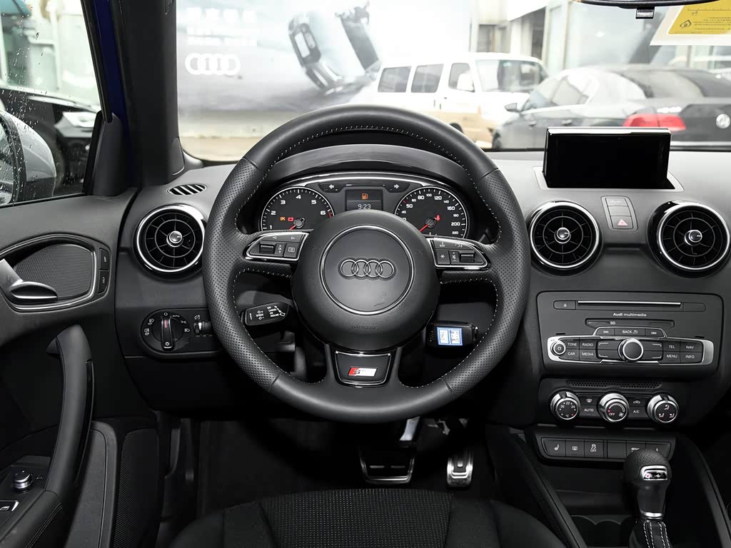 Audi A1 I (8X) Рестайлинг, Хэтчбек 3 дв.: фото поколения