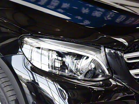 2018�� �Ŀ� GLC 300 4MATIC ������