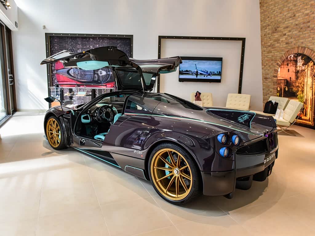Pagani Huayra, Родстер: фото поколения