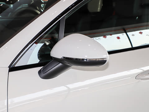 2020�� Macan 2.0T