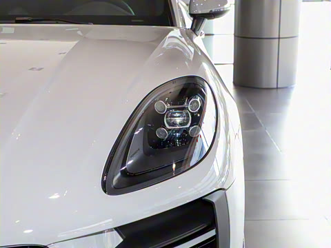 2020�� Macan 2.0T