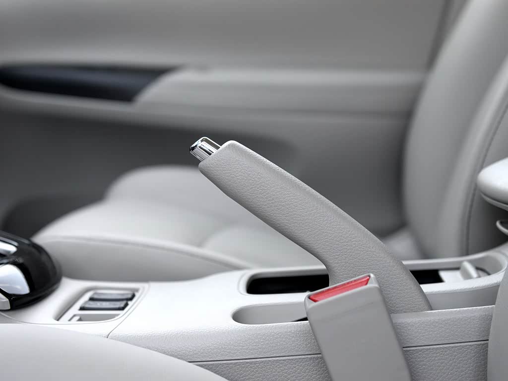 Nissan Sylphy III (B17), Седан: фото поколения