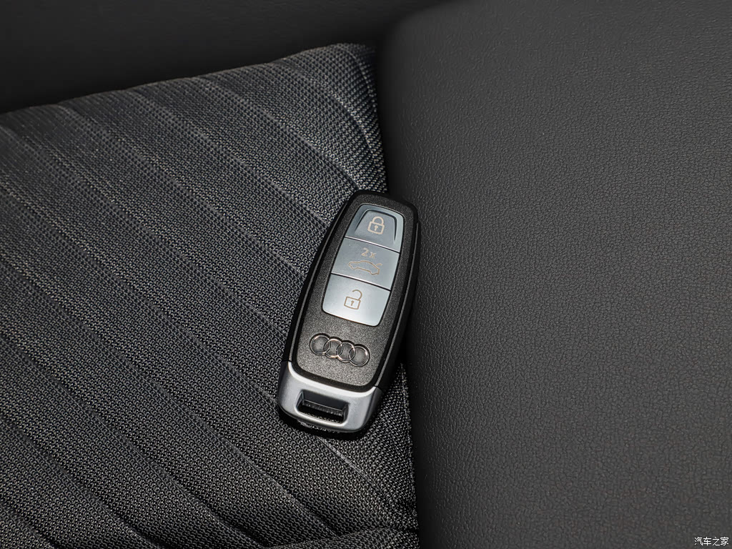 奥迪a3 2021款 a3l limousine 35 tfsi 时尚致雅型