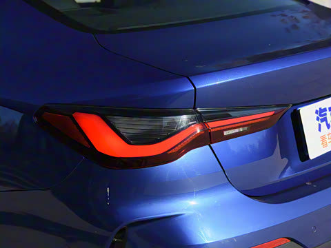 2021�� 425i M�˶���ҹ��