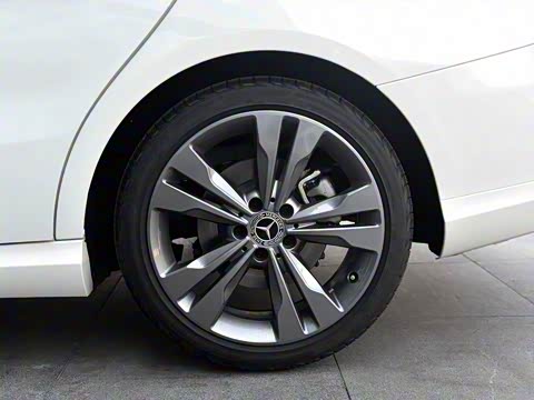 2017�� �Ŀ� CLA 200 ������