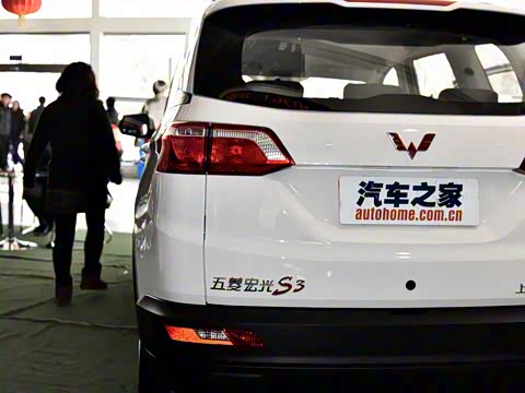 2018�� 1.5L �ֶ���׼�� ��V