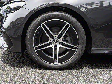 2025�� �Ŀ� E 260 �˶���