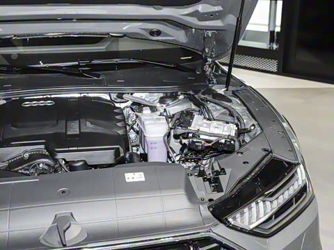 2025�� 45 TFSI quattro ������