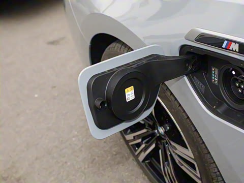 2023�� xDrive60L M�˶���װ