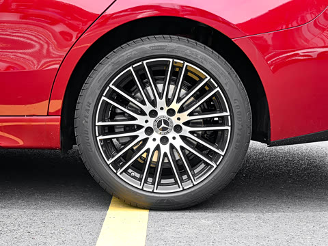 2025�� �Ŀ� C 260 L �˶���