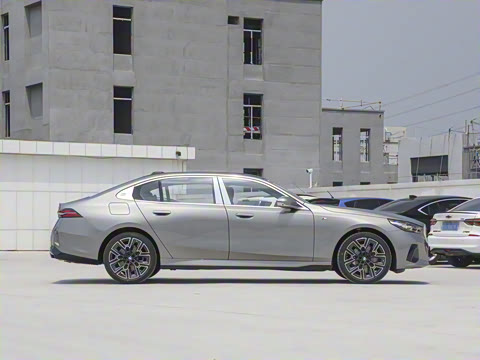 2025�� 530Li xDrive M�˶���װ