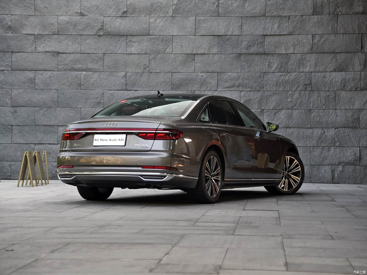 2018款a8l55tfsiquattro尊贵型