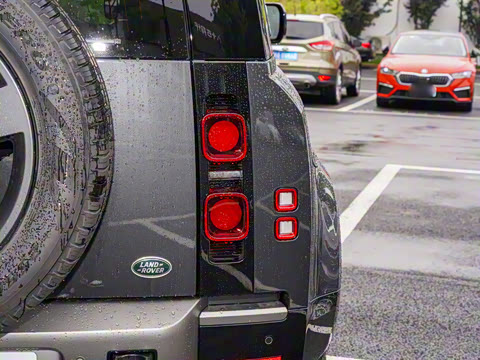 2022�� 110 P400 X-DYNAMIC HSE