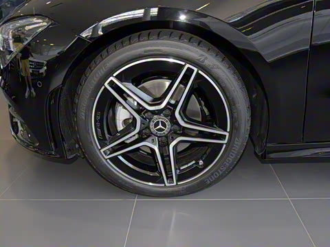 2021�� CLA 200 4MATIC