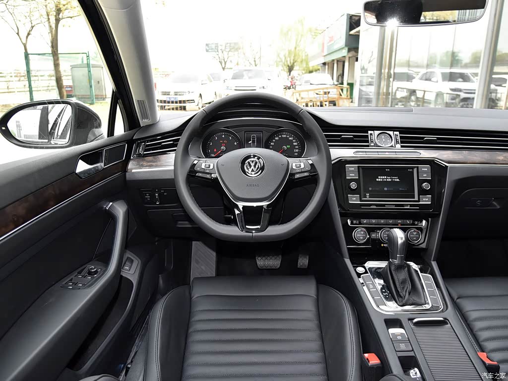 2018款 改款 330tsi dsg 豪华型