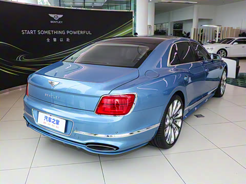 2026�� 4.0T V8 Mulliner