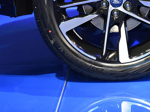 2022�� EcoBoost 245 ST-Line