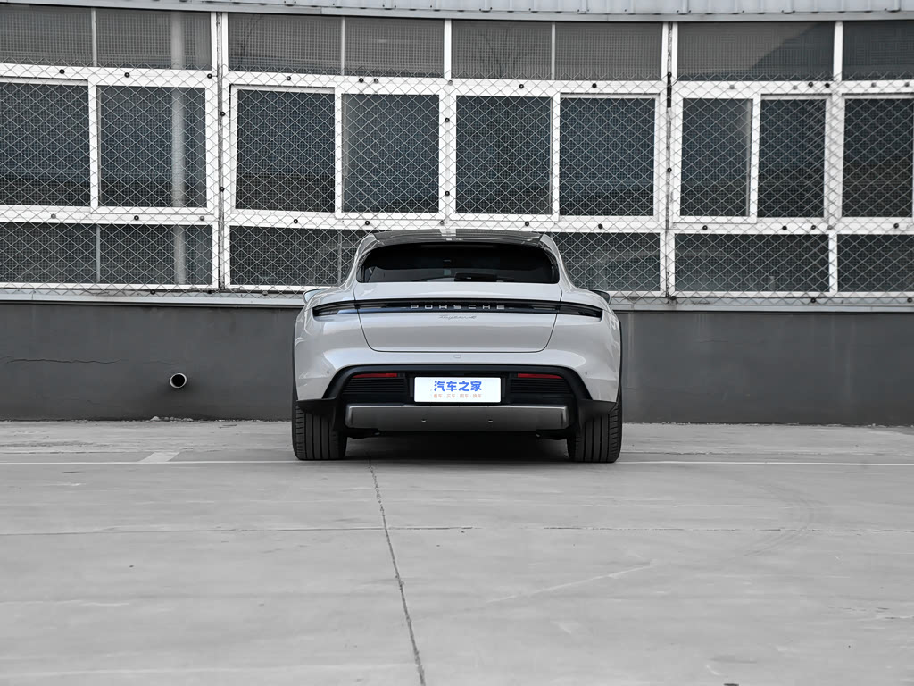Porsche Taycan I, Седан: фото поколения