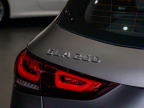 2021�� GLA 200