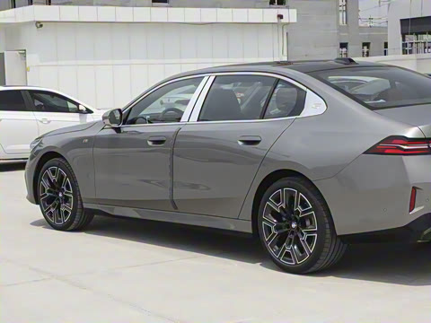 2025�� 530Li xDrive M�˶���װ