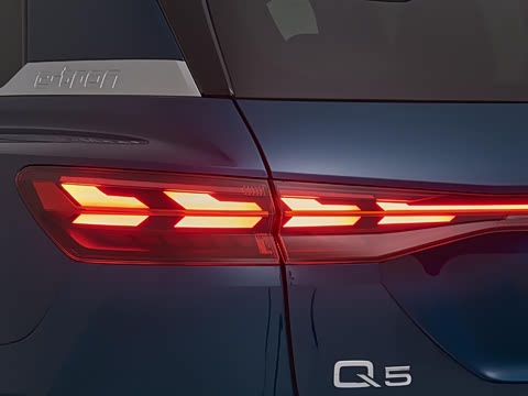 2022�� 50 e-tron quattro ��ҫ�� ������װ