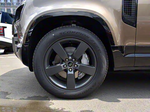 2022�� 110 P400 X-DYNAMIC HSE