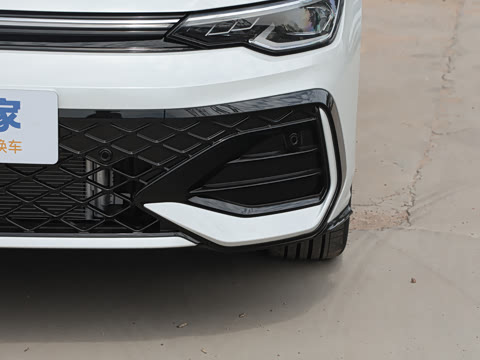 2025�� �Ŀ�� 300TSI R-Line