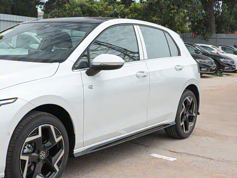 2025�� �Ŀ�� 300TSI R-Line