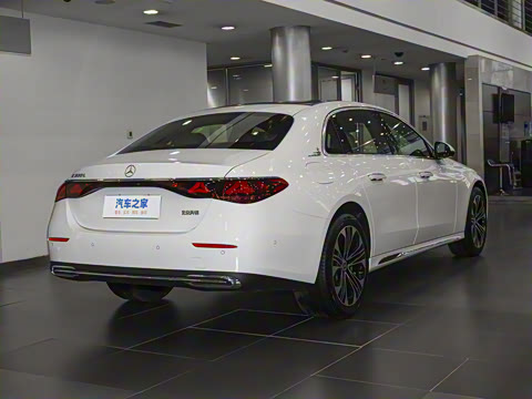 2025�� �Ŀ� E 300 L ������