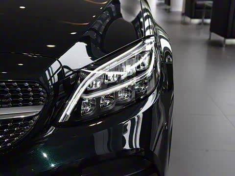 2020�� �Ŀ� C 260 L �˶���