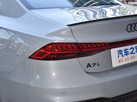 2025�� 45 TFSI quattro RS �׼����ٰ�