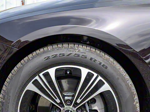 2025�� �Ŀ� E 260 L �˶���