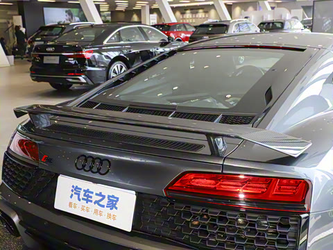 2022�� V10 Coupe performance