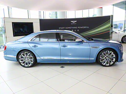 2026�� 4.0T V8 Mulliner